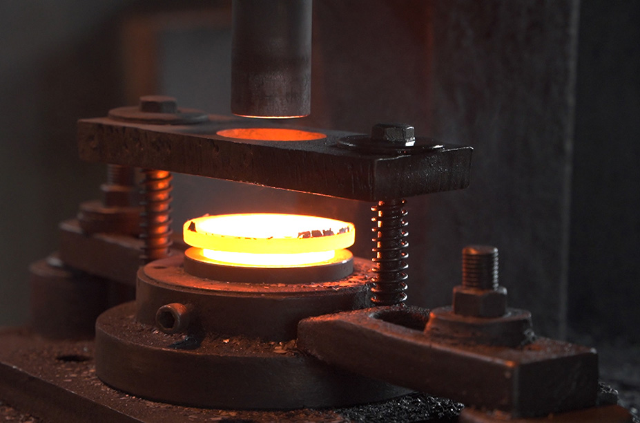 Red hitting equipment